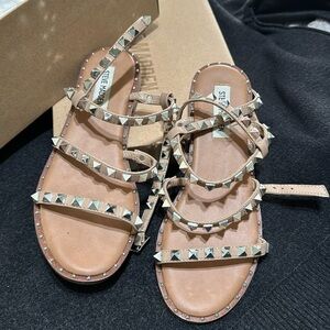 Steve Madden Tan Tavel Sandals
